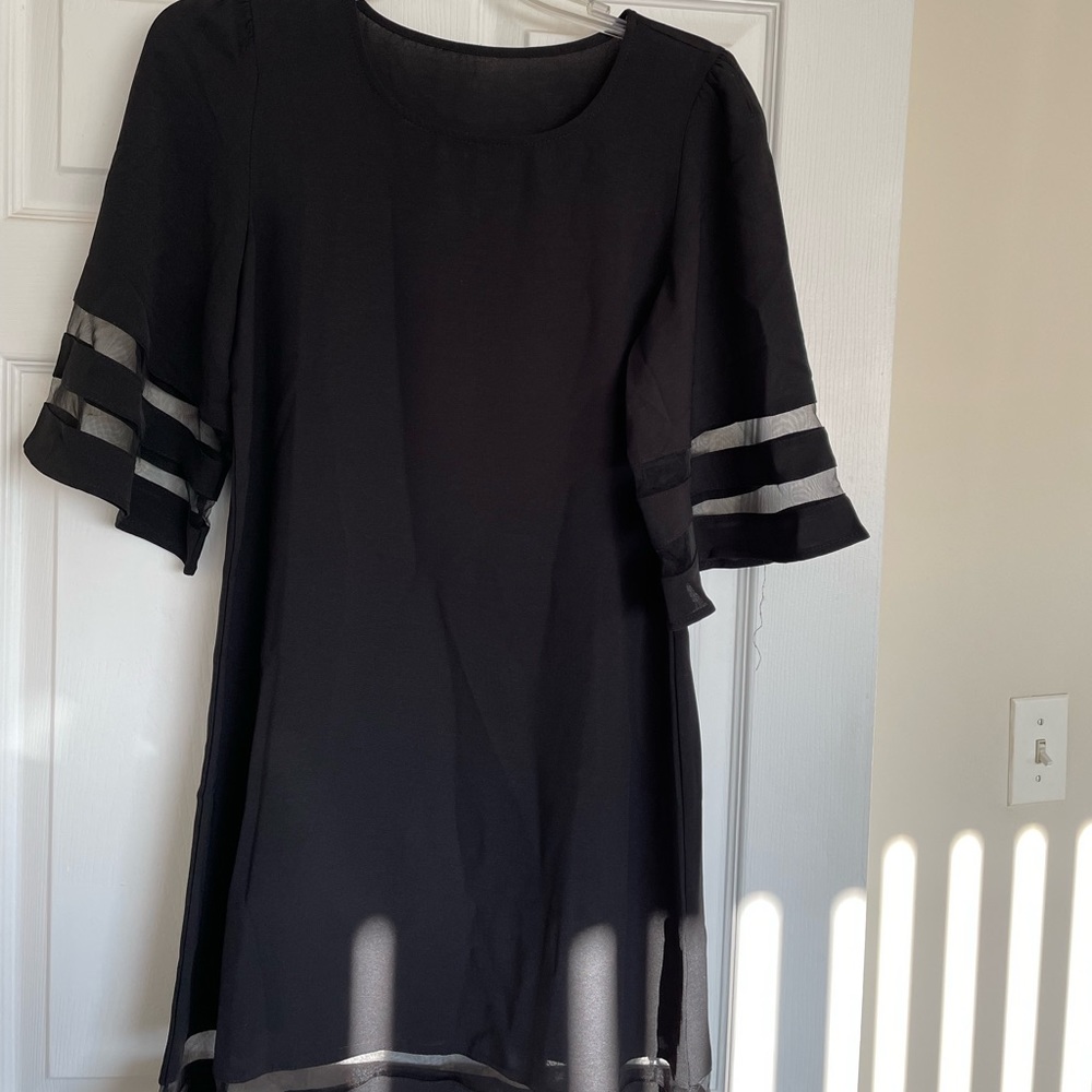 Black lookbook store woman’s dress size S